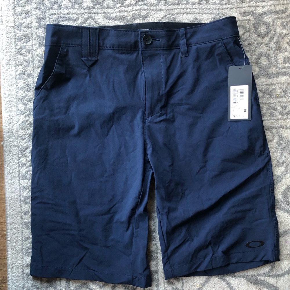 NWT OAKLEY MEN TAKE PRO SHORT IN FATHOM SZ 30